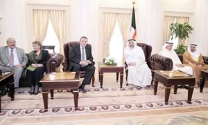 رئيس مجلس الامة جاسم الخرافي اثناء استقباله دعصام شرف بحضور نائبه عبدالله الرومي وداسماعيل الشطي