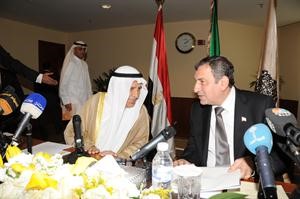 دعصام شرف متحدثا مع علي الغانم خلال اللقاء	فريال حماد﻿