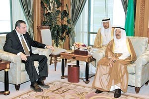 صاحب السمو الامير الشيخ صباح الاحمد لدى استقباله رئيس الوزراء المصري دعصام شرف