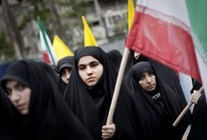 ايرانيات يتظاهرن امام السفارة الاميركية في طهران	افپ﻿