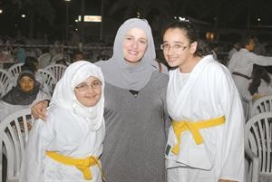الزميلة حنان عبدالمعبود وابنتاها حنين وندى﻿