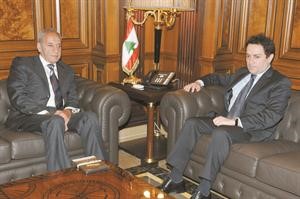 رئيس مجلس النواب نبيه بري مستقبلا وزير الداخلية زياد بارود في عين التينة امس محمود الطويل