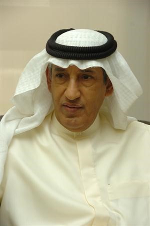 السفير عبدالعزيز الشارخ