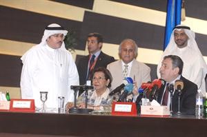 دعصام شرف ودموضي الحمود ودعبداللطيف البدر ودانور اليتامى ودعواد الظفيري خلال اللقاء﻿