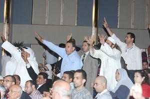 بعض الحضور يعرضون مطالبهم﻿