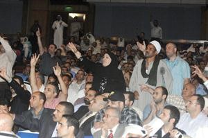 اعضاء الجالية يعرضون مطالبهم﻿
