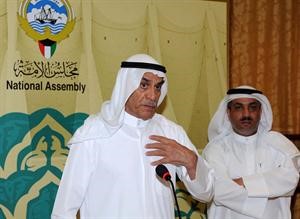 السعدون متحدثا لوسائل الاعلام	 متين غوزال﻿