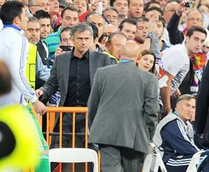 مدرب ريال مدريد جوزيه مورينيو بعد طرده من الملعب
