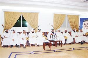 صلاح العبد الجادر ود فهد الخنة وفلاح الصواغ ود وليد الطبطبائي وم خالد الطاحوس ود جمعان الحربش وخالد السلطان وفهد الهيلم اثناء الندوة التي اقيمت بديوان الصانع مساء امس الاول 	 قاسم باشا﻿