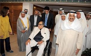 الرئيس جاسم الخرافي اثناء استقباله صالح كامل بحضور علي الغانم وجواد بوخمسين 	متين غوزال﻿