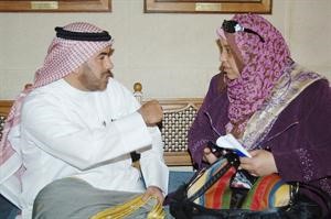 الدقباسي متحدثا للزميلة هناء السيد 	ناصر عبدالسيد﻿