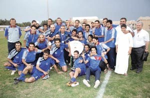 فرحة لاعبي الشباب والجهازين الفني والاداري بالتتويج بدرع وكاس دوري الدرجة الاولى والتاهل للممتاز