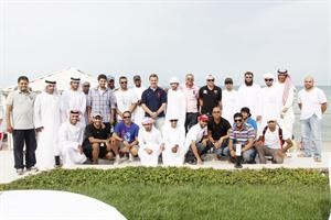 الشيخ جابر بندر الجابر مع الوفود في شاليه الرياح بميناء عبدالله﻿
