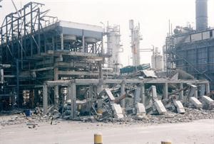 جانب من الدمار الذي خلفه الاحتلال الصدامي للكويت