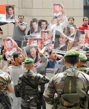 واخرى مؤيدة للرئيس بشار الاسد محمود الطويل