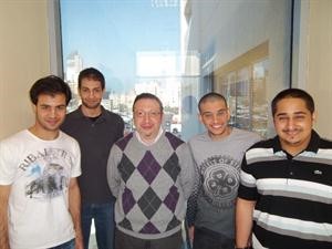 طلبة احدى الجامعات خلال المشاركة
