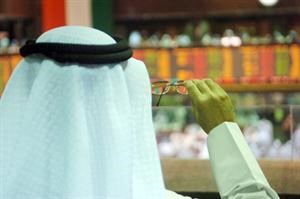 متداول يتابع اداء الاسهم ﻿