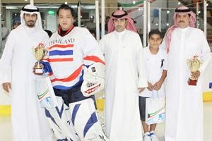 البندر والعجمي مع افضل لاعب في تايلند﻿