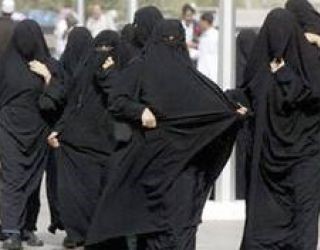 سعودية تقاضي وزارة البلدية لمنع المرأة من الانتخابات