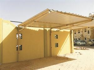 «التربية» تشكو المواطنين: مظلات سياراتكم على أسوار مدارسنا تشكل خطراً وتلفاً للمال العام