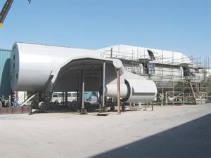 عمليات تجهيز طائرة التدريب لنقلها من الكويت الى السعودية
