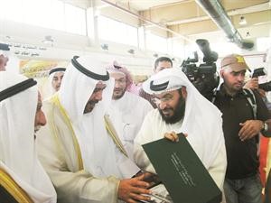 الشيخ احمد الفهد في جناح الهيئة الخيرية الاسلامية﻿