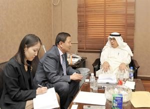 برجس البرجس مستقبلا السفير المنغولي