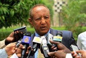 مبعوث الامم المتحدة الى السودان هايل منكريوس متحدثا للصحافيين لدى وصوله كردفان						افپ﻿