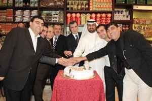 قطع كيكة الاحتفال بافتتاح مركز لمى 	كرم ذياب﻿