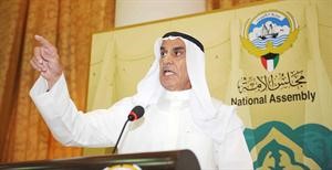 احمد السعدون اثناء تصريحه للصحافيين متين غوزال
