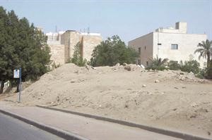 نفايات بناء لم يتم ازالتها