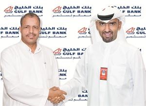 مساعد المزيد يهنئ محمد عويس احد الفائزين﻿
