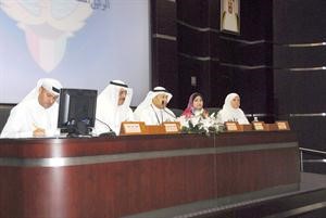 المحاضرون خلال اللقاء﻿