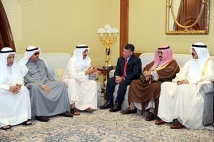 الرئيس جاسم الخرافي اثناء استقباله الملك عبدالله الثاني بحضور سمو الشيخ ناصر المحمد ﻿﻿والشيخ محمد الخالد وعلي الغانم﻿