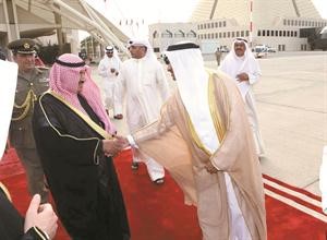 ممثل الامير لدى مغادرته البلاد متوجها الى البحرين﻿
