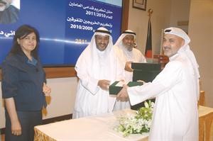 دناجي المطيري مكرما احد الموظفين	 سعود سالم﻿