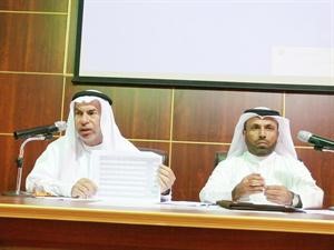 د معدي العجمي ود وليد العوضي خلال المؤتمر