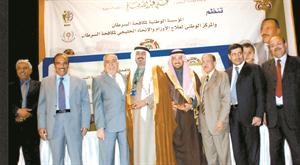 د عبدالرحمن العوضي ود خالد الصالح خلال مشاركتهما في المؤتمر السابق