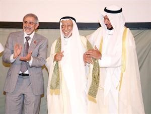 تكريم العم يوسف الحجي من قبل دهلال الساير ودعبدالله المعتوق
