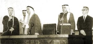  رحمه الله مع الامير الراحل الشيخ عبدالله السالم في المجلس التاسيسي