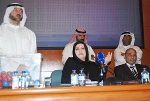 نبيلة العلي تشرف على قرعة التوزيع