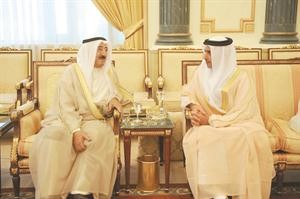 صاحب السمو الامير الشيخ صباح الاحمد خلال لقائه مبعوث رئيس الامارات سمو الشيخ سيف بن زايد ال نهيان
