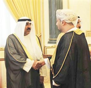 مبعوث السلطان قابوس معزيا الشيخ مشعل الاحمد