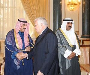 ممثل الرئيس اللبناني عدنان القصارمعزيا سمو رئيس الوزراء والشيخ مشعل الاحمد
