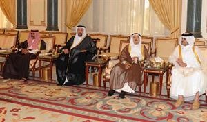 صاحب السمو الامير الشيخ صباح الاحمد وسمو ولي العهد الشيخ نواف الاحمد وسمو الشيخ سالم العلي خلال لقائهم مبعوث امير قطر