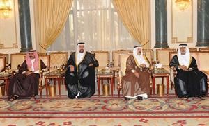صاحب السمو الامير الشيخ صباح الاحمد وسمو ولي العهد وسمو الشيخ سالم العلي خلال لقائهم الشيخ نهيان بن مبارك ال نهيان
