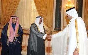 مبعوث امير قطر يقدم التعازي الى الشيخ مشعل الاحمد وسمو رئيس الوزراء