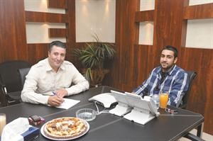 ضيف ديوانية الانباء عبدالرحمن المزين مع الزميل احمد حسين﻿