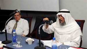 علي الكليب ودعاصم ابوالنصر خلال المحاضرة الاخيرة﻿