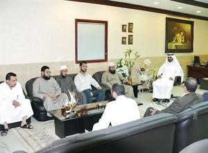 وفد المعلمين الوافدين خلال زيارتهم للجمعية في مارس الماضي﻿